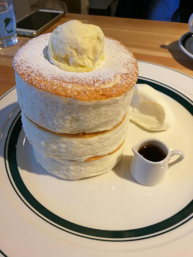 Fluffy bouncy pancakes I would eat so many stacks oh my gah.
